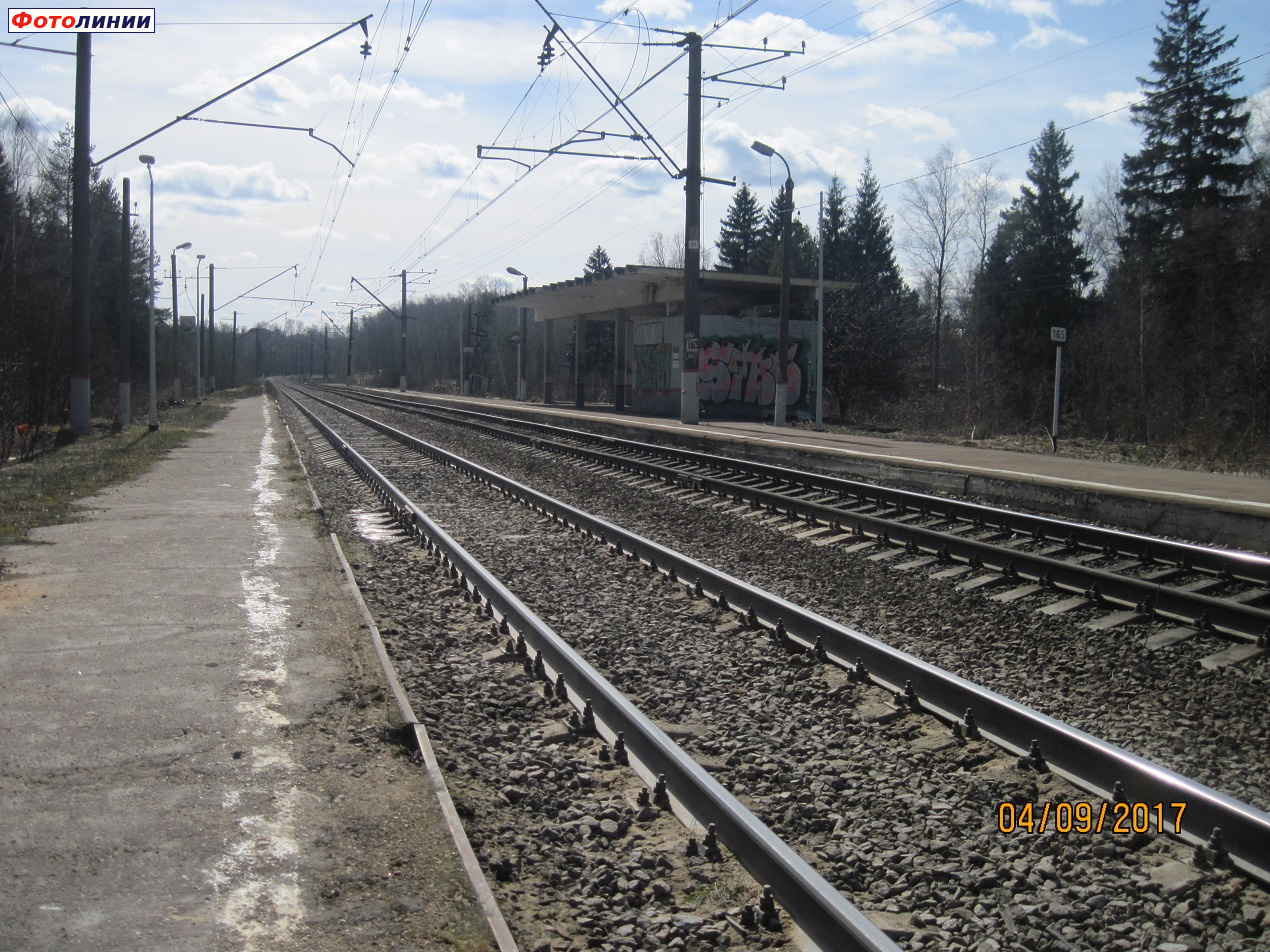 Вид со второй платформы в сторону Лукино и пассажирский павильон