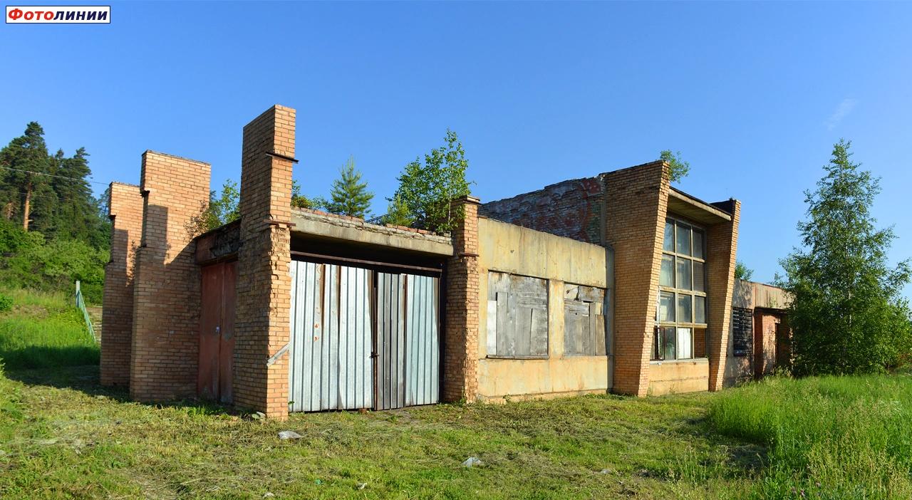 Здание бывшей станции, вид с обратной стороны