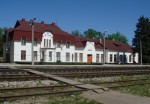 Пути, платформа и вокзал
