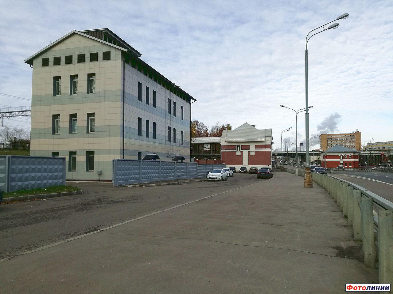 Станционные здания, вид со стороны города