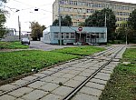станция Угрешская: Пересечение подъездного пути с северным трамвайным путём и трамвайная диспетчерская, вид на север