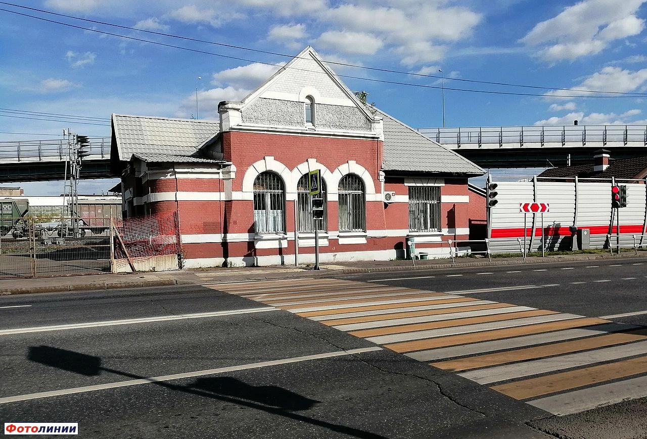 Вокзальное здание со стороны города