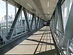 о.п. Локомотив: Интерьер пешеходного переходного моста, вид на восток