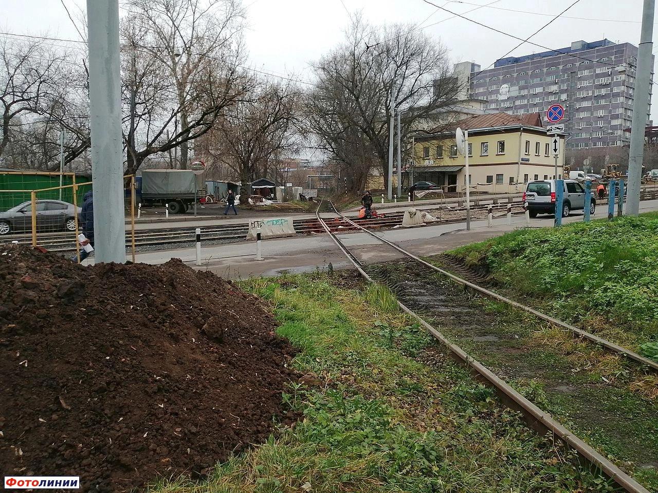 Подъездной путь на Электрозавод, пересечение с трамвайными путями Преображенского Вала, вид в сторону пассажирских путей