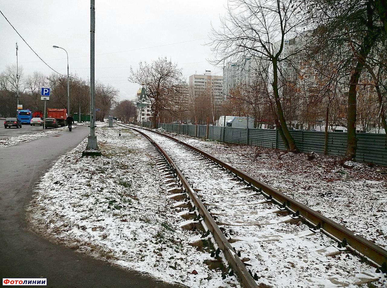 Подъездной путь к Курчатовскому институту, вид с ул. Берзарина в сторону пассажирских путей