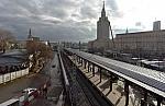 Вид с временного пешеходного моста в сторону Курского вокзала