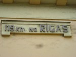 станция Броцени: Надпись на здании