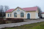 станция Зачепиловка: Пассажирское здание, вид с привокзальной площади