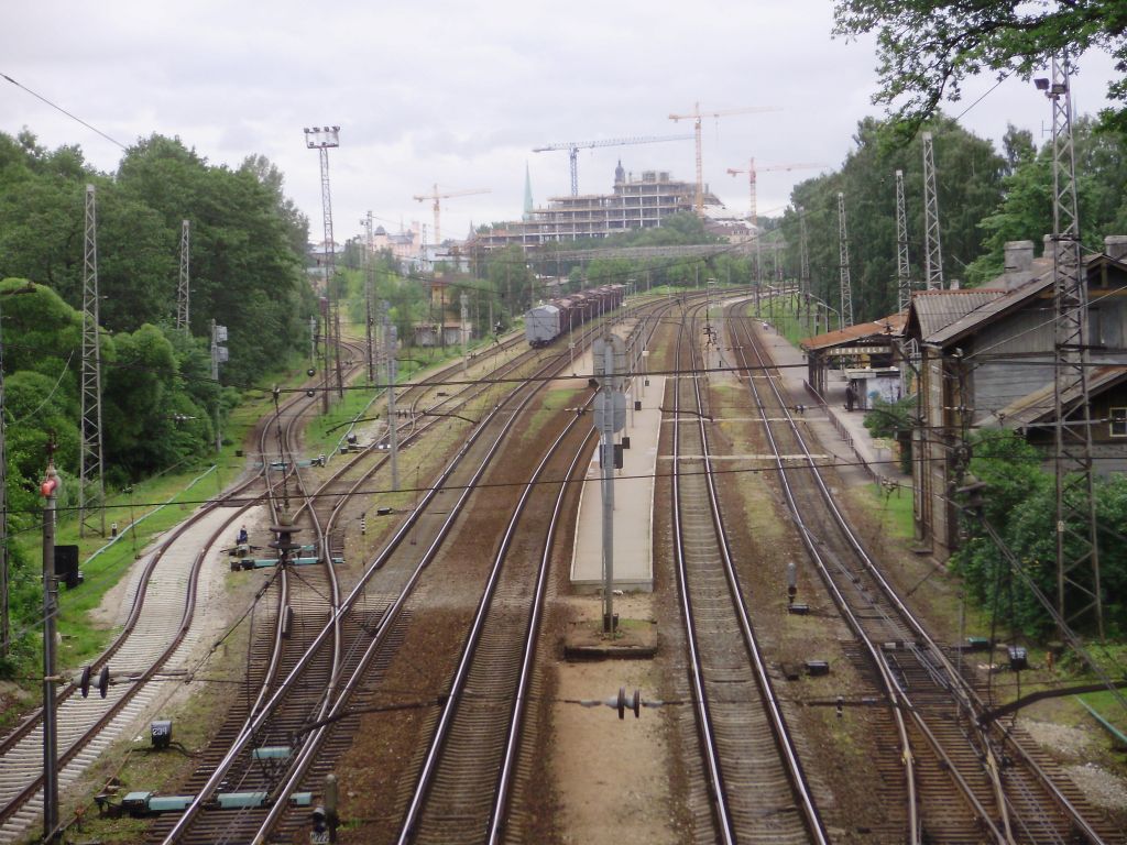 Вид с путепровода на станцию