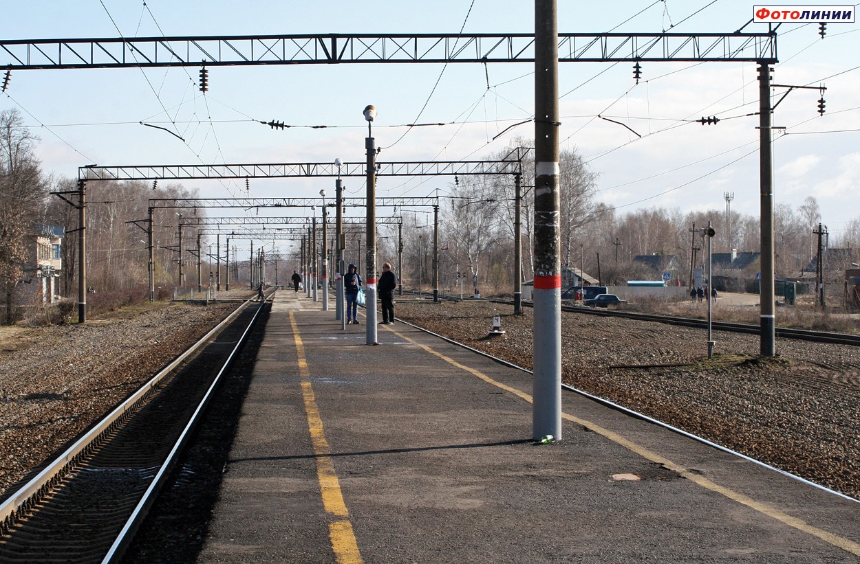 Пассажирская платформа, вид в сторону Каликино