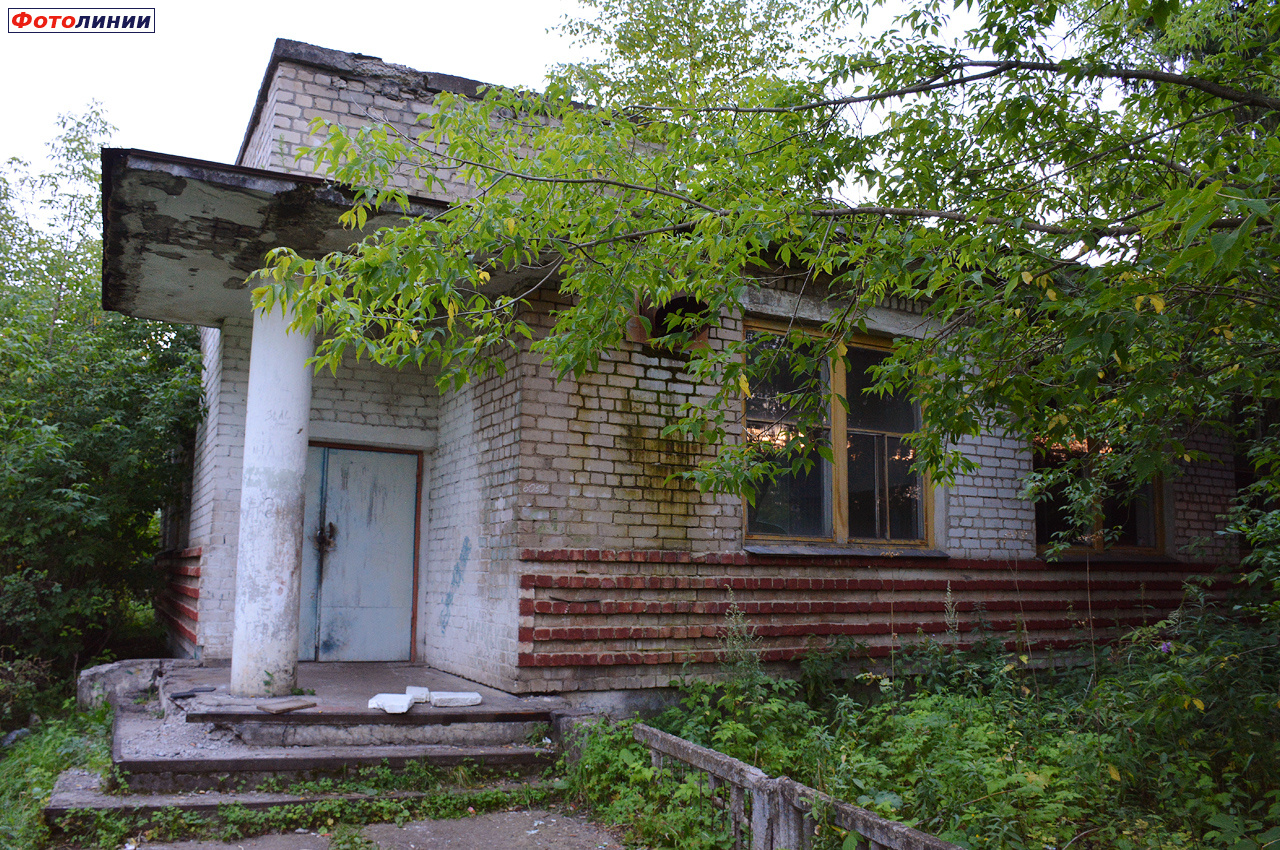 Закрытое здание станции