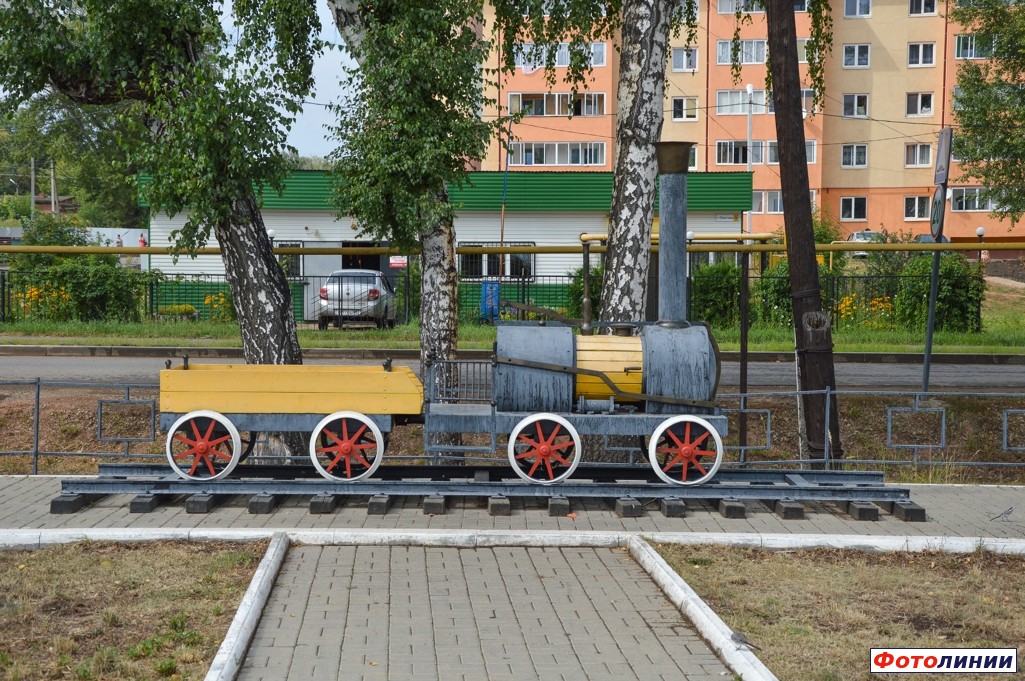 Памятник паровозу Черепановых