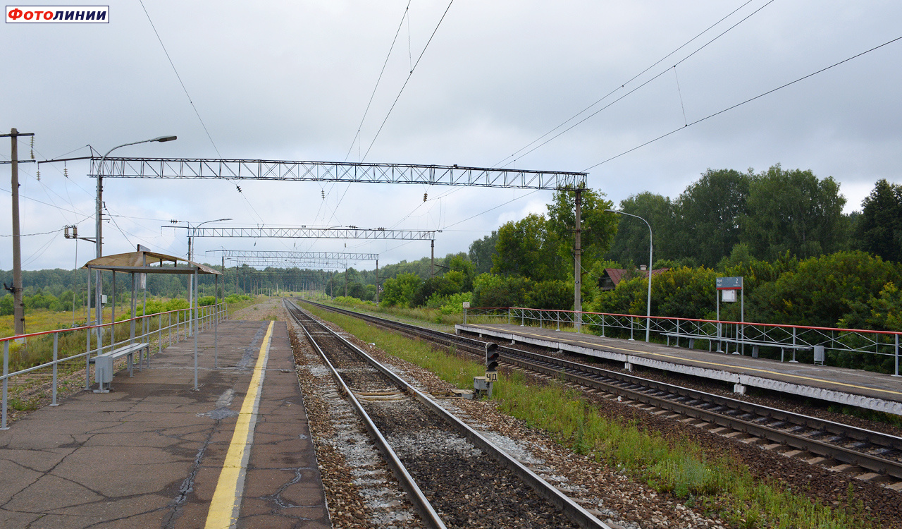 Вид с платформы в сторону Агрыза и светофор ЧД
