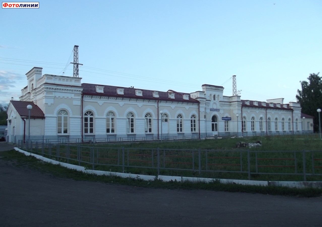 Вокзал со стороны города (вид с севера)