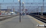 станция Придача: Пассажирская платформа между главными путями, вид в сторону Отрожки