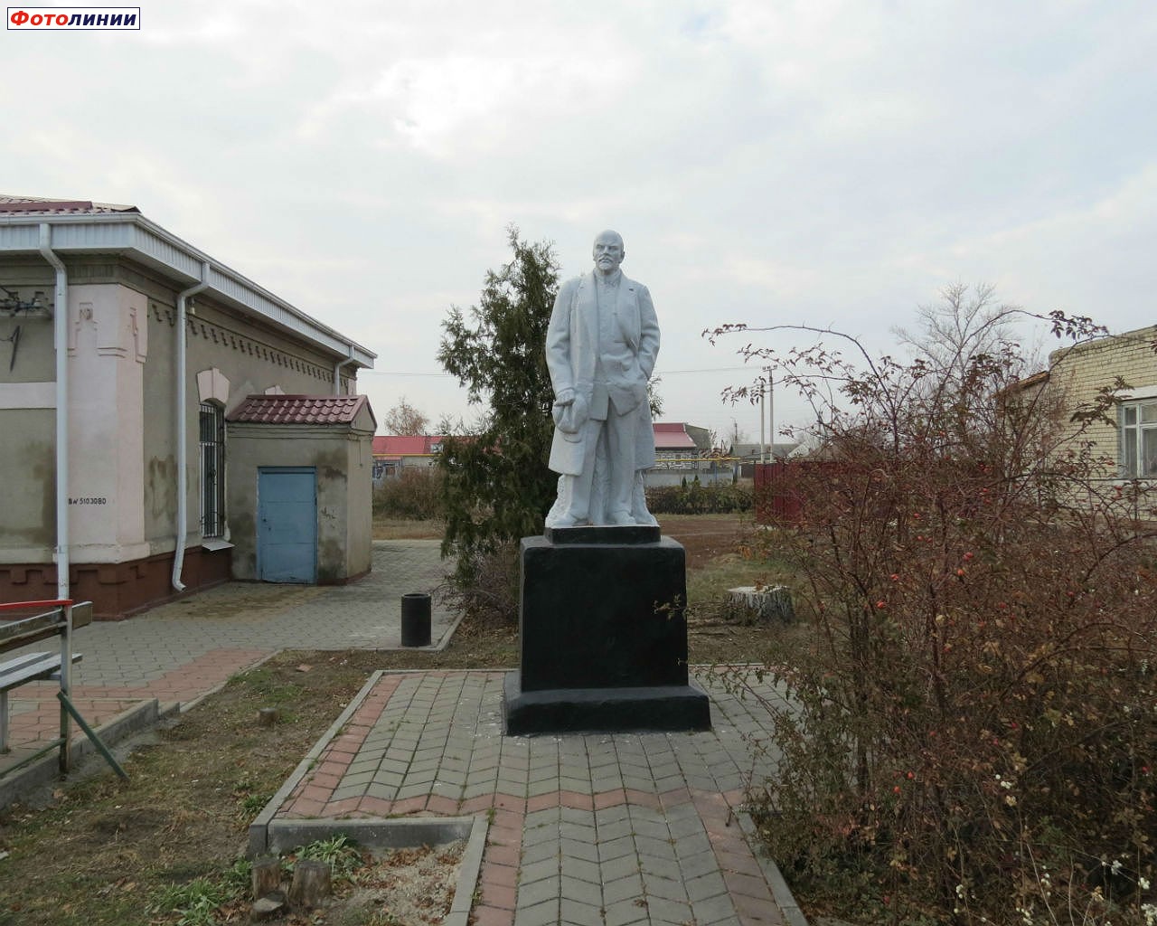 Памятник В.И. Ленину на станции